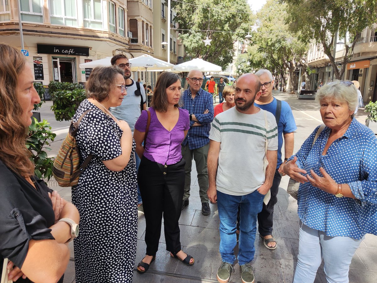 MESperPalma's tweet photo. Avui hem visitat el barri de Bons Aires per conèixer de primera mà les necessitats dels veïnats i veïnades

Continuam fent feina per una Palma justa, verda i sostenible

#AssumimElRepte
#PerDavantLaValentia https://t.co/jYBuOzHTLa