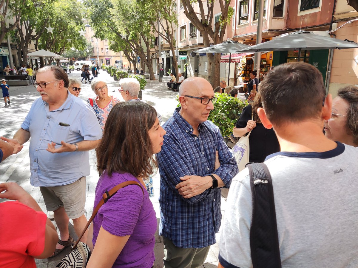MESperPalma's tweet photo. Avui hem visitat el barri de Bons Aires per conèixer de primera mà les necessitats dels veïnats i veïnades

Continuam fent feina per una Palma justa, verda i sostenible

#AssumimElRepte
#PerDavantLaValentia https://t.co/jYBuOzHTLa