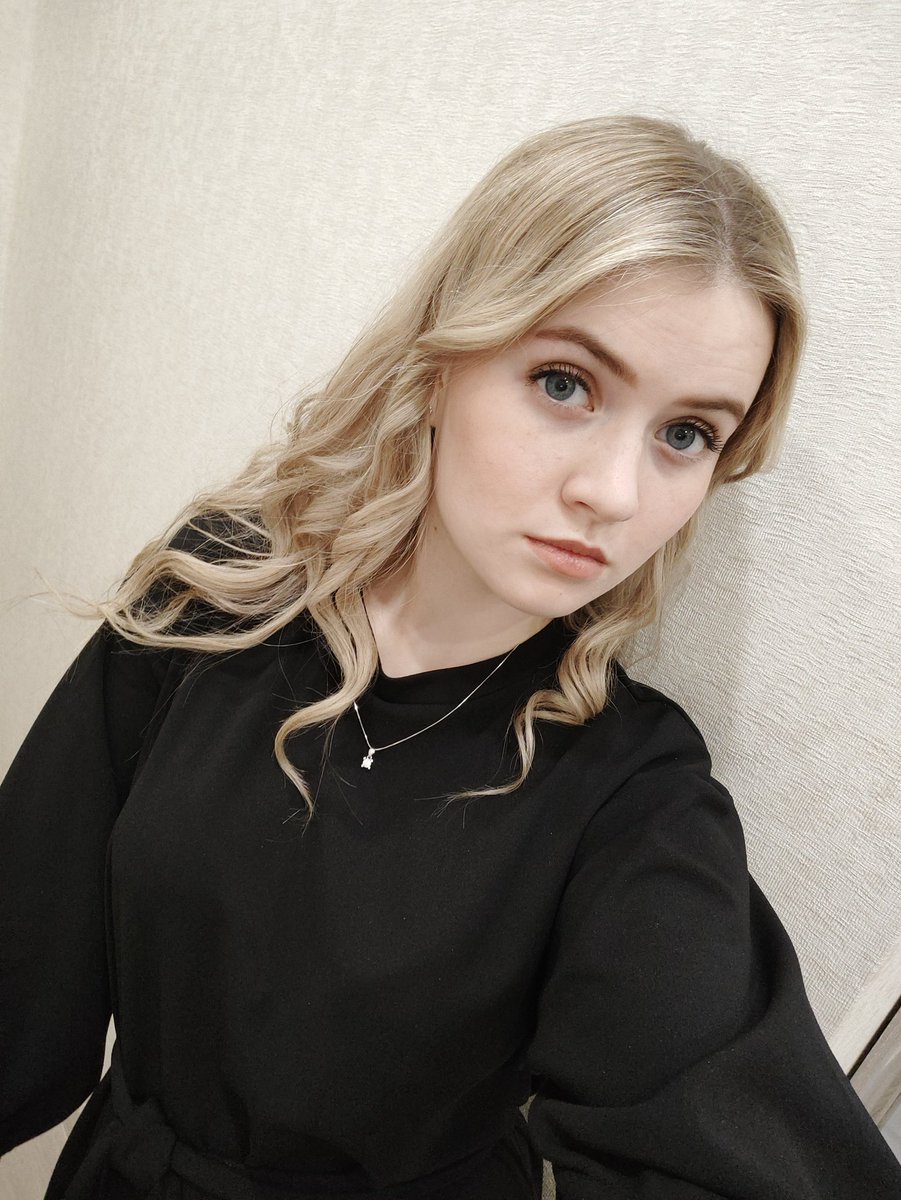 Смотрите на неё, написала пробник профиля на 52 балла и довольна