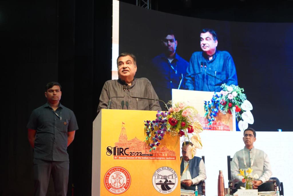 nitin_gadkari's tweet photo. Addressed the 81st Annual Session of the Indian Roads Congress (IRC) in Lucknow with Uttar Pradesh Chief Minister Shri @myogiadityanath Ji, Union MoS @Gen_VKSingh Ji, State Minister Shri @JitinPrasada Ji, Senior Officers of MoRTH and members of IRC.

#IndianRoadCongress https://t.co/pf73PxLSwB