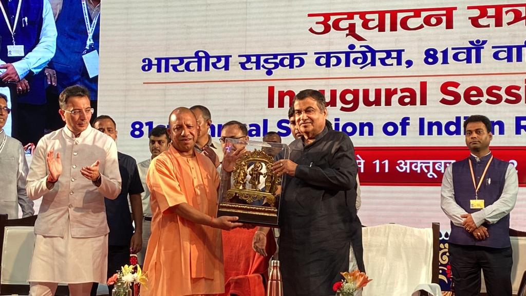 nitin_gadkari's tweet photo. Addressed the 81st Annual Session of the Indian Roads Congress (IRC) in Lucknow with Uttar Pradesh Chief Minister Shri @myogiadityanath Ji, Union MoS @Gen_VKSingh Ji, State Minister Shri @JitinPrasada Ji, Senior Officers of MoRTH and members of IRC.

#IndianRoadCongress https://t.co/pf73PxLSwB
