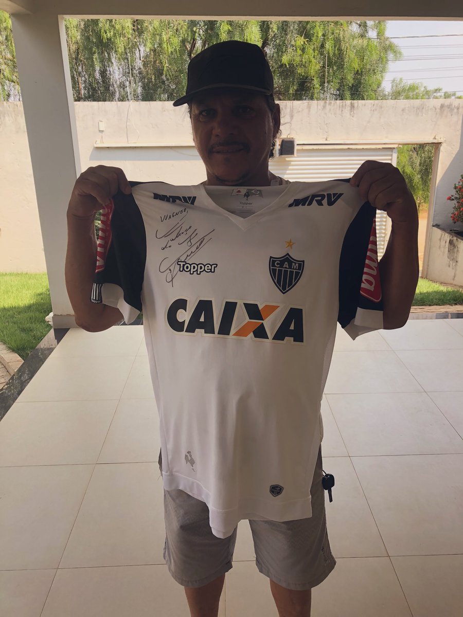 WagnerrLima's tweet photo. Mais uma ação bacana. O #MantoDeGraça agora sorteou uma camisa e vai reverter o dinheiro em brinquedos para o dia das crianças em uma comunidade carente. Ademir o ganhador. #NadaEmTroca #SóGratidão!!! https://t.co/Z49jDfXz5l
