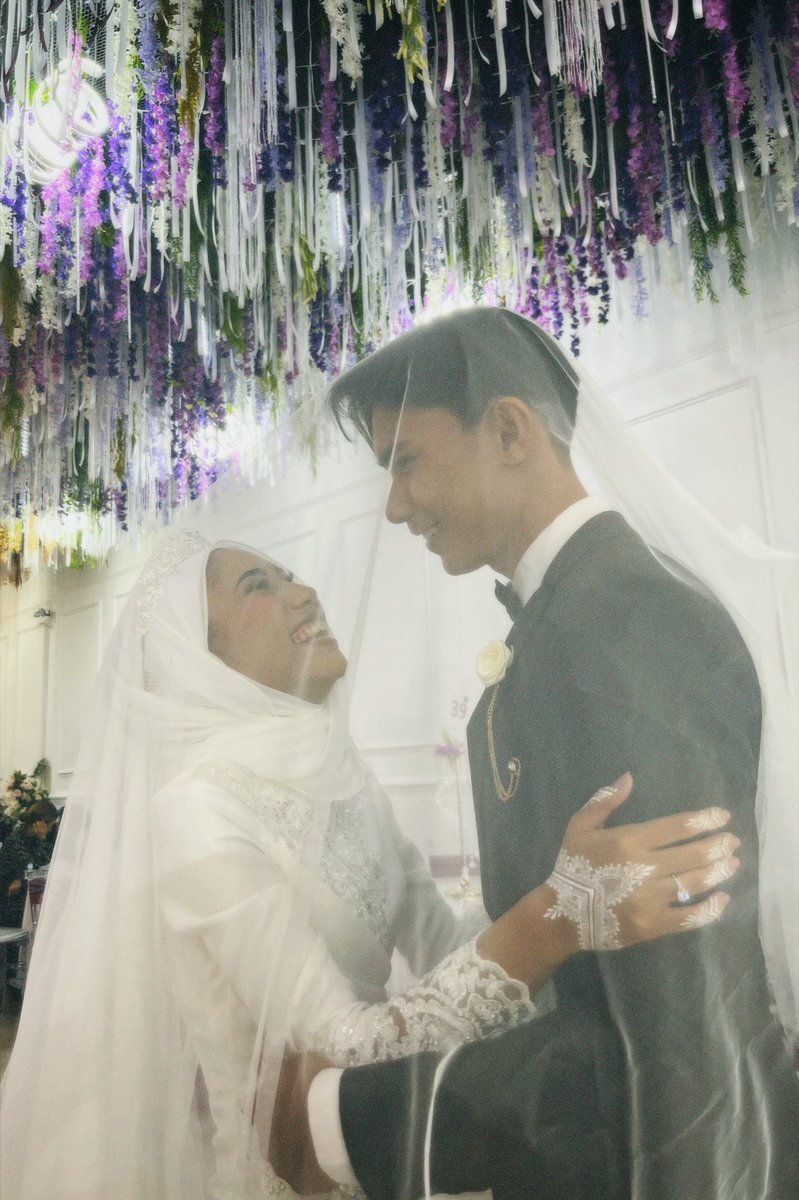 yuyuridayuuu's tweet image. Married with the love of my life 🤍💍