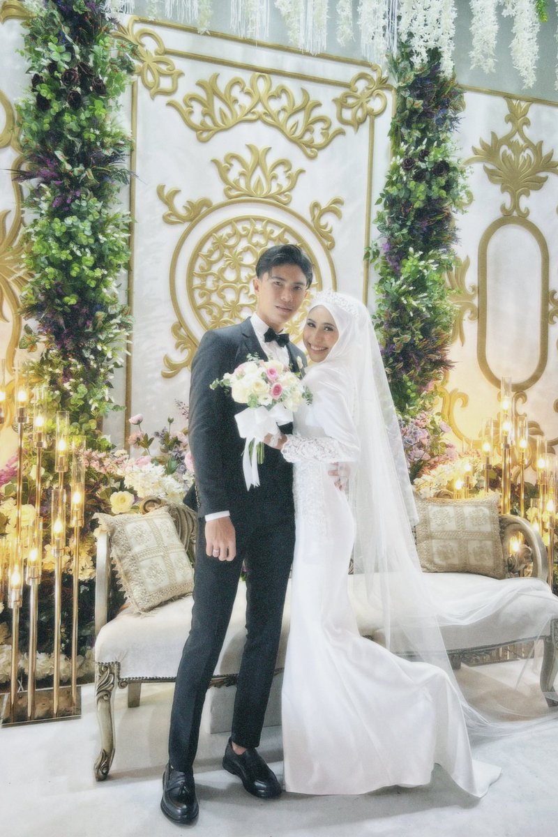 yuyuridayuuu's tweet image. Married with the love of my life 🤍💍