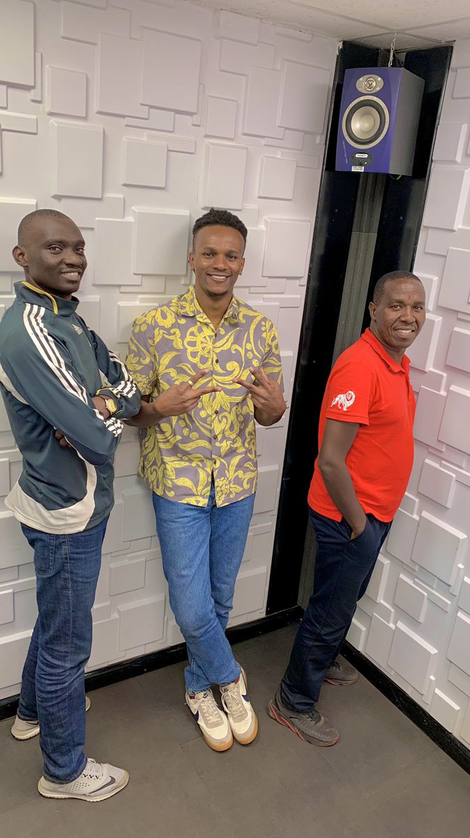 Jeshi la #SportsWrap @george_omondi04 , <a href="/michaelindeku/">Papaaa Mikeeey</a> <a href="/KaberiaDiblo/">Diblo Kaberia Elmago</a> wako mjengoni kukuletea habari na umbea wote wa spoti ndani na nje ya nchi.

Unatusikiza kutoka wapi?

Sema nasi kwa 'sms', 22494 

<a href="/_naomnyaboke/">Naom Nyaboke</a> 
#OngeaUsikike