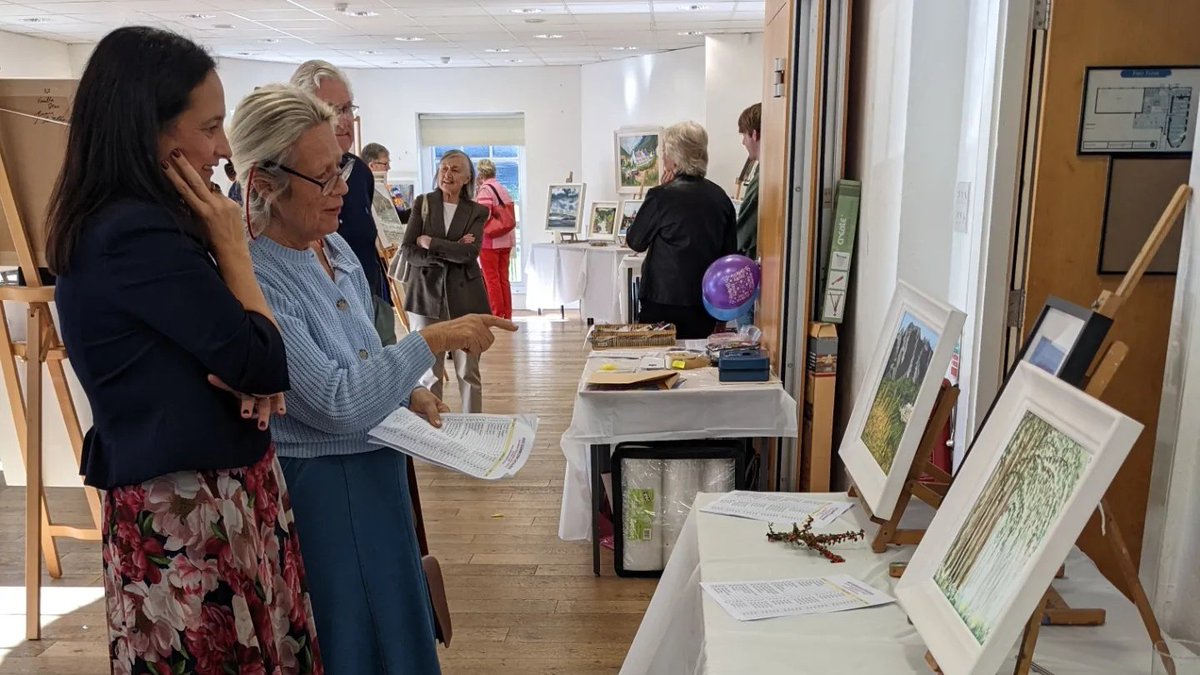 cathmartingreen's tweet photo. Such talent in #MountMerrion!
A beautiful exhibition by students of Pat Mac Allister in the Mount Merrion Community Centre art classes
It's a pleasure to officially open the exhibition today, drop by over the weekend if you can 10:30am - 4.30pm https://t.co/8fJnwOTYjx