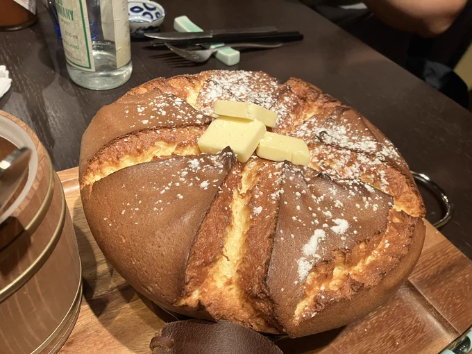 トドメの巨大ホットケーキ!ふわふわを通り越してプルプルしてます!!大満足のお店でした〜! 