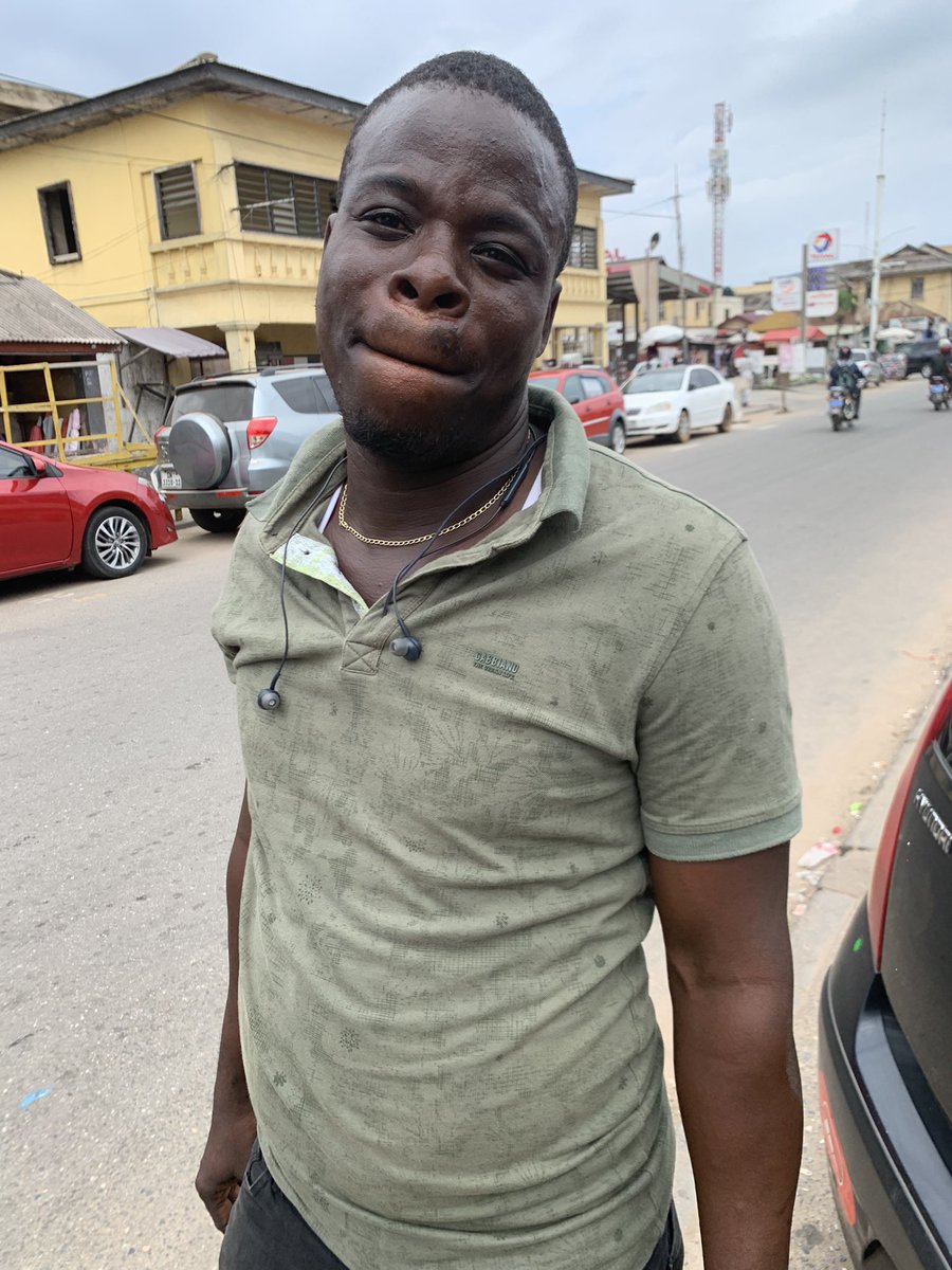 benanyan's tweet photo. @AccraMetropolis pls confirm; is this an official receipt and is he an official?  They’re collecting tolls from drivers along the Childrens Hospital road in Accra. https://t.co/O1OmvmOAoB