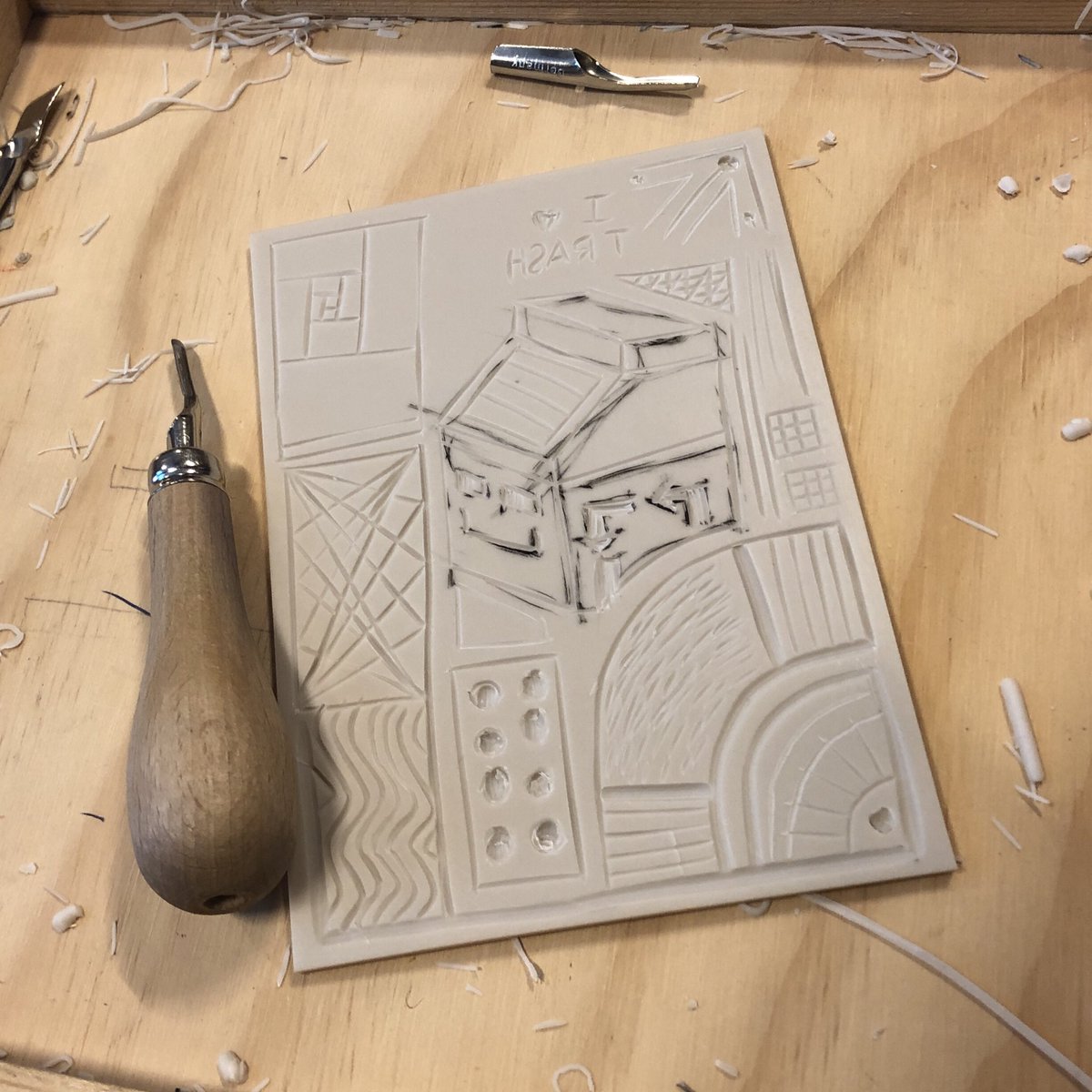 PrinceGalidor's tweet photo. I got to try linoleum printmaking!
#LEGO #Junkbot https://t.co/2JLDMxGniE