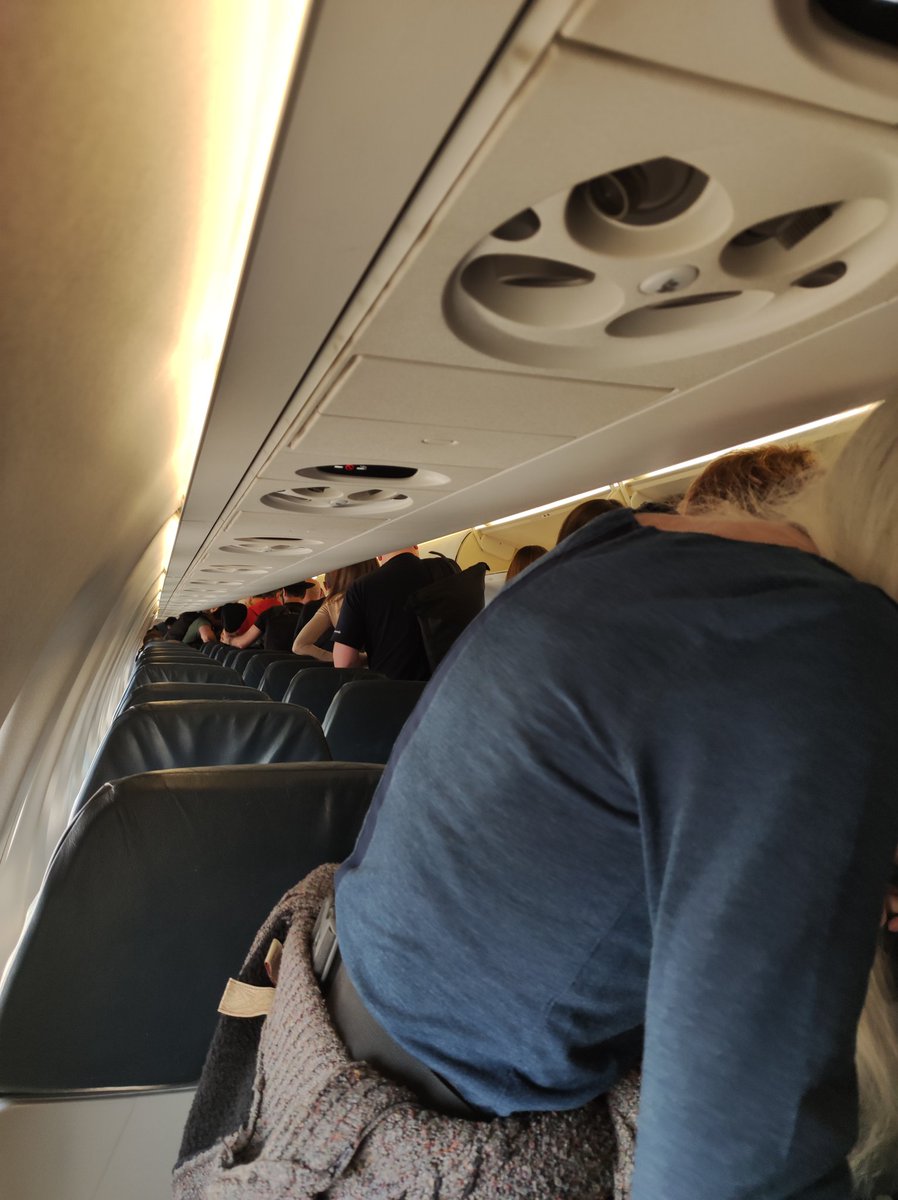 robertaGuaglia3's tweet photo. Please remain seated: https://t.co/jxjB9vTmIY