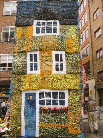 The knitted house, 2006 made for the London Architecture Biennale by the group Knitting Site- women who knitted the outside walls out of garbage bags, old plastic bags, and rope. They continued on the day of the event, as the house unfolded before the crowd’s eyes #WomensArt
