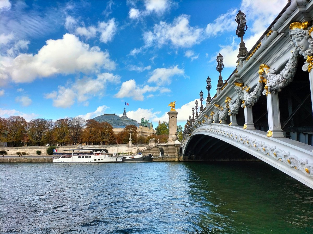 Autumn skies over Pont Alexandre III...#Paris #Travel #France #SaturdayThoughts #SaturdayVibes 📸 Antoine Petitteville💖💞