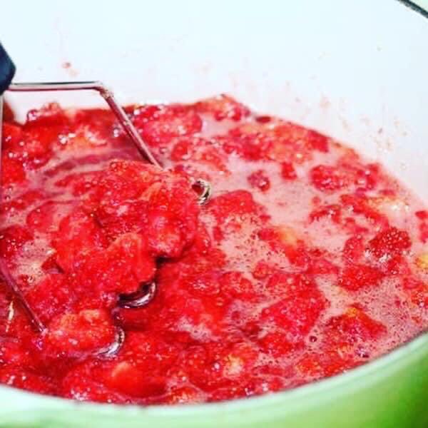 srnorganics1's tweet photo. Strawberry melt and pour soap based
#summerrainesnaturals #organicskincare #syntheticfree 
#strawberry https://t.co/Nqknqo1I1R