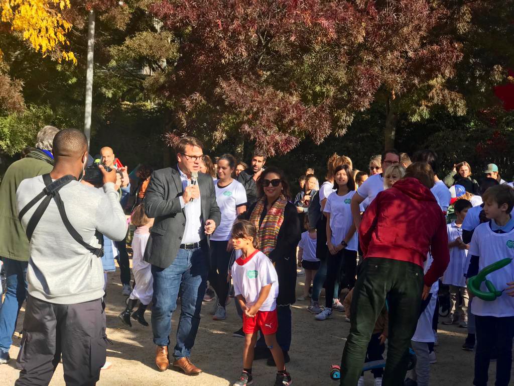 ParisHandiNews's tweet photo. #ParentsAidants enfants en Situation de Handicap Superbe Découverte Forum du Handicap & Courir Ensembles 🤩 Bravo et Merci Monsieur le Maire @Mairie17 Monsieur @geoffroyboulard @Alix_Bougeret @alinebessis @FranckChaze avec la présence de Mme @karen_taieb et Monsieur @GilTaieb https://t.co/NbCnFqh74v