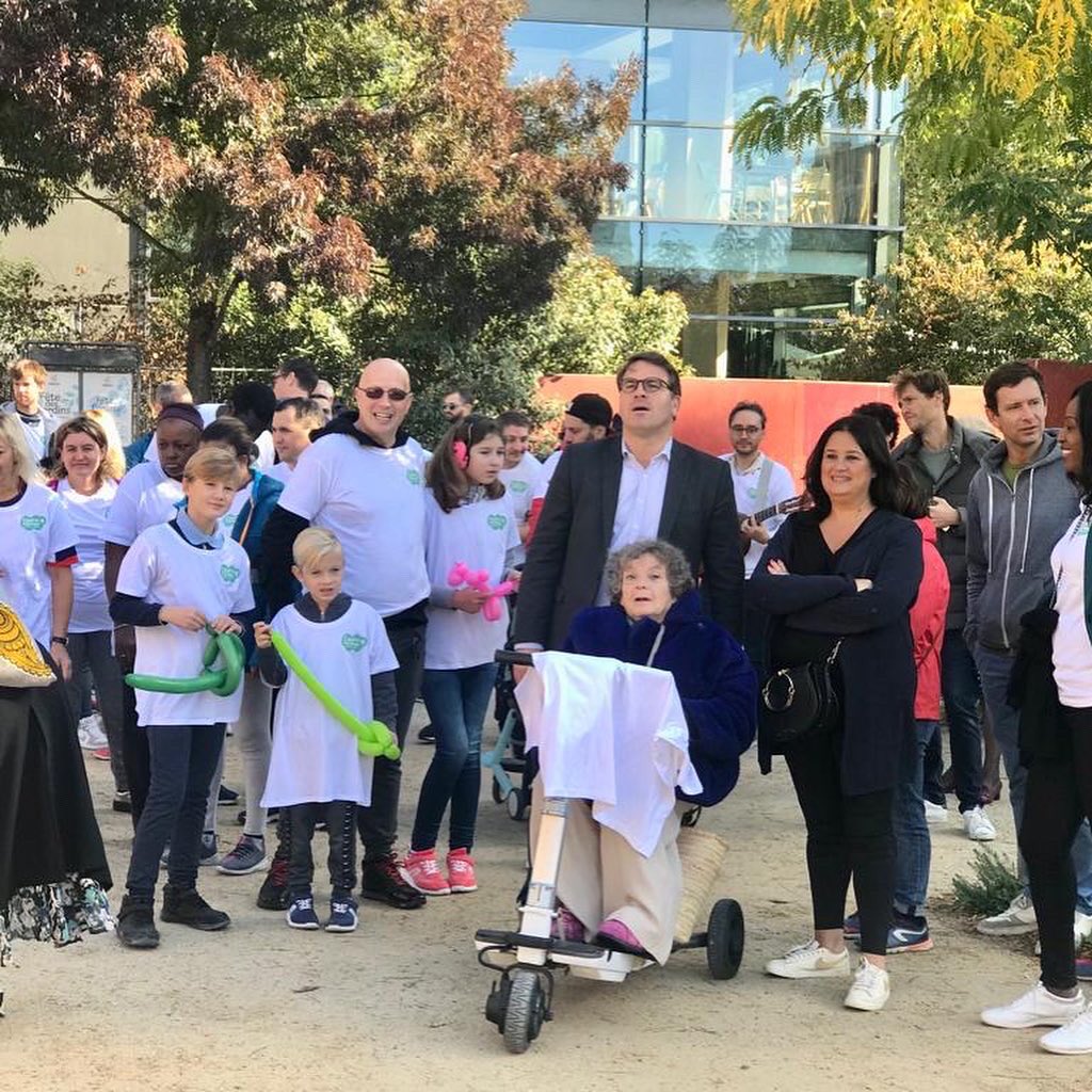 ParisHandiNews's tweet photo. #ParentsAidants enfants en Situation de Handicap Superbe Découverte Forum du Handicap & Courir Ensembles 🤩 Bravo et Merci Monsieur le Maire @Mairie17 Monsieur @geoffroyboulard @Alix_Bougeret @alinebessis @FranckChaze avec la présence de Mme @karen_taieb et Monsieur @GilTaieb https://t.co/NbCnFqh74v