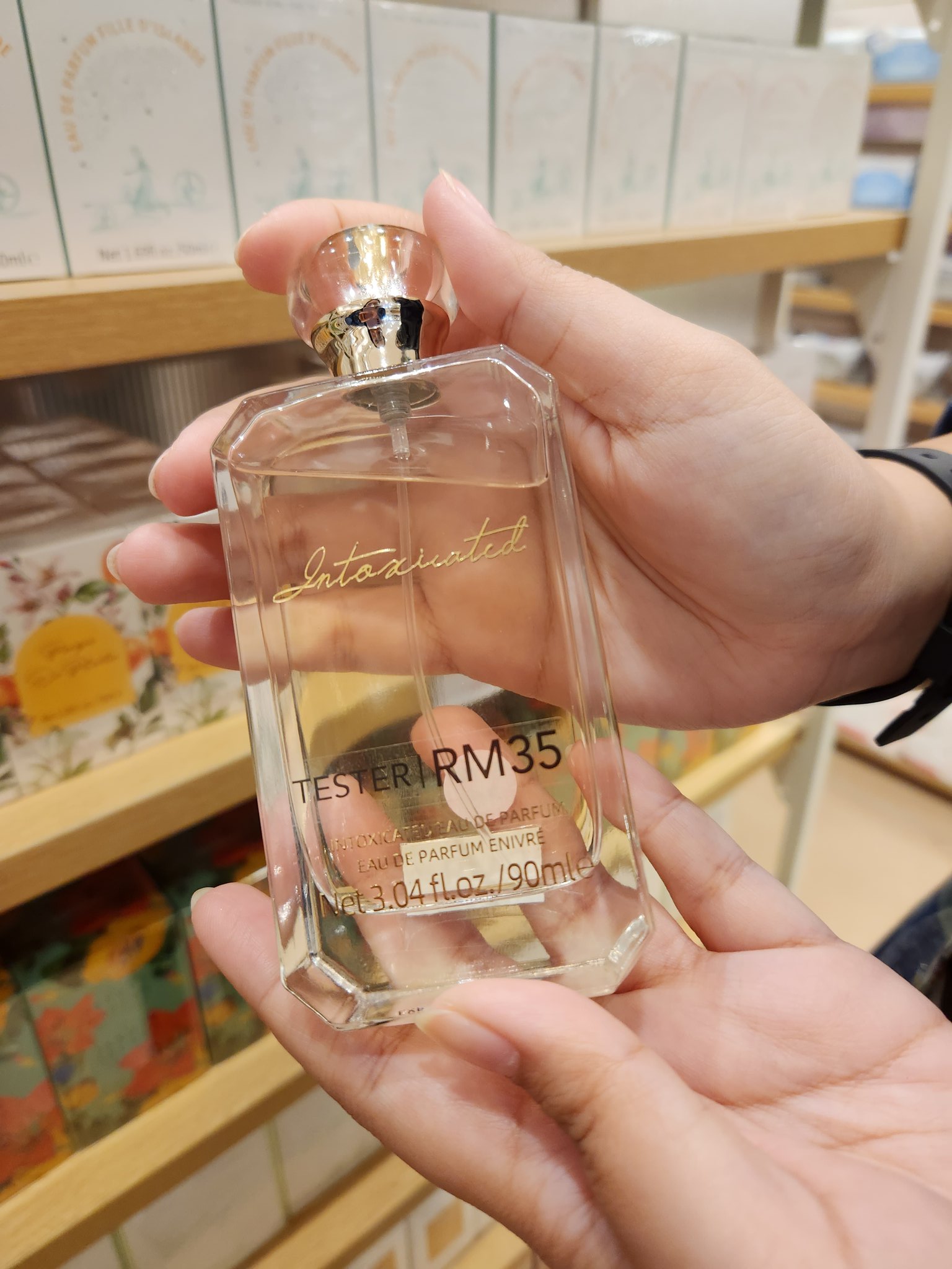 필르 🍉 on X: If you have access to MINISO, this perfume smells a lot like  the scent card included in #ONEUS #MALUS album (main ver).   / X