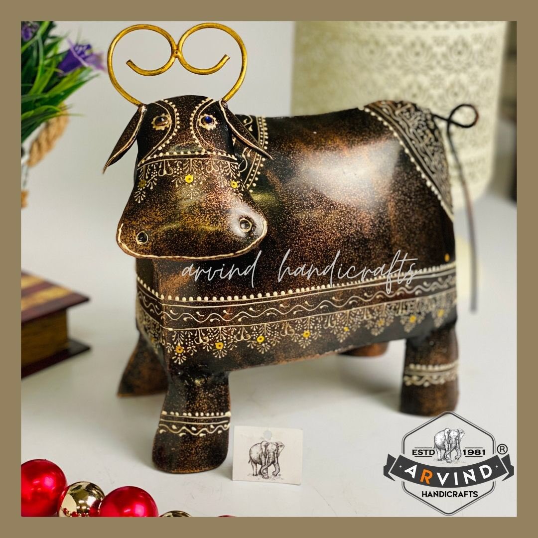 METAL BUFFALO WITH TRIBAL PAINTING

THIS IS A METAL BIRD . THER IS A BEAUTIFUL TRIBAL ART OR PAINTING DONE ON IT . IT IS USED AS TABLE DECOR .

#handicraftsofindia #walldecor #instadaily #decoracao #handicraftlover