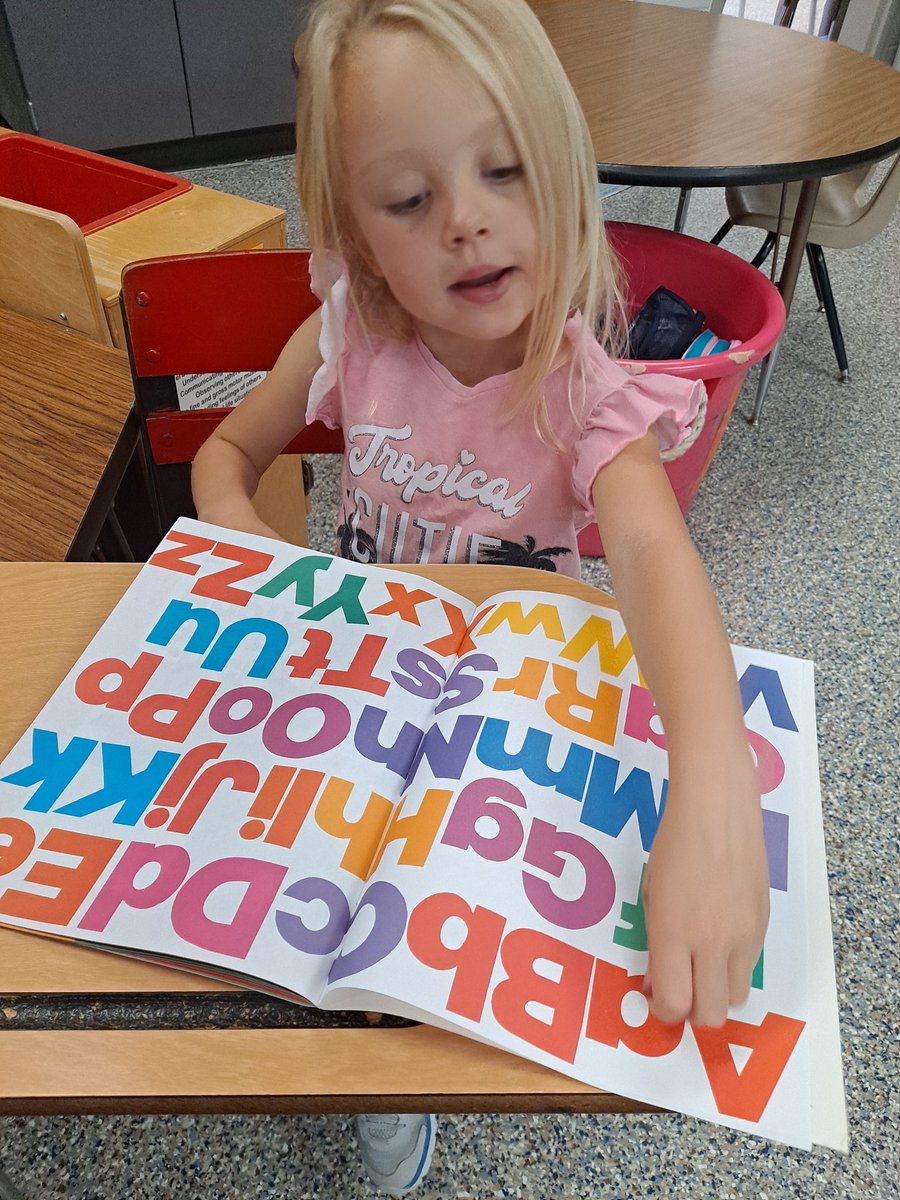 MrsHertzog1's tweet photo. We are readers! #readingpictures #wearePVE https://t.co/oTumxAHncZ