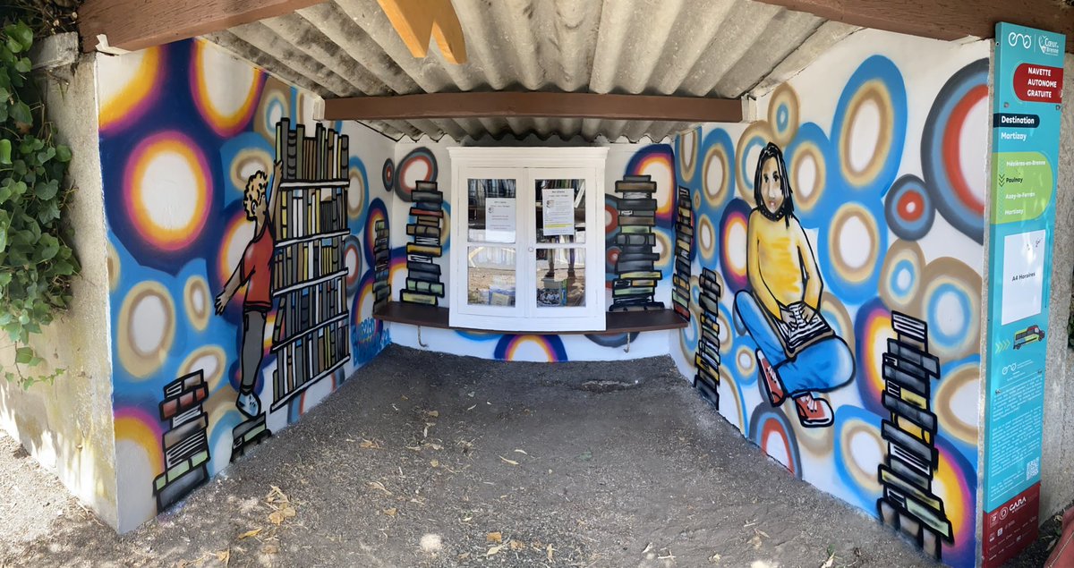 Ghe2toblaster's tweet photo. Décoration d’une boîte à livre enfin de son abri https://t.co/W3Fni6AllV