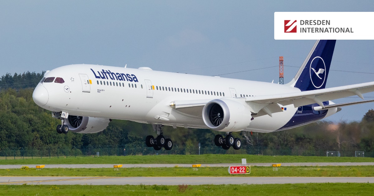 Heute besuchte die erste Boeing 787-9 der Lufthansa den DRS. Die Maschine steht erst seit August in Diensten der Kranich-Airline. Der hochmoderne Langstreckenjet absolvierte Trainingsflüge an mehreren Airports.

#dreamliner #b787 #boeing #lufthansa #drsairport #dresdenairport