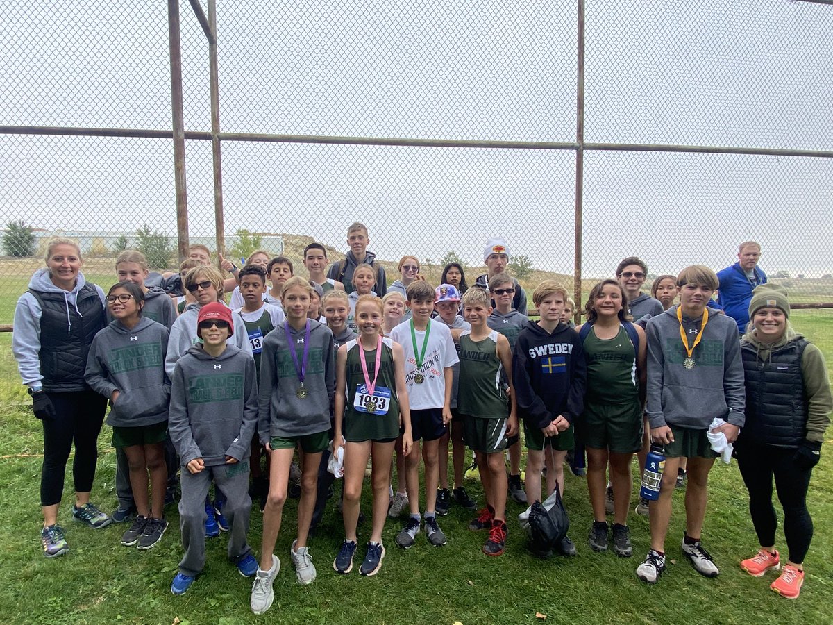 LanderMS_XC's tweet photo. Last race of the season full of PRs! Super proud of this team 🏃🏃🏻‍♀️ https://t.co/edSAHVcYAk