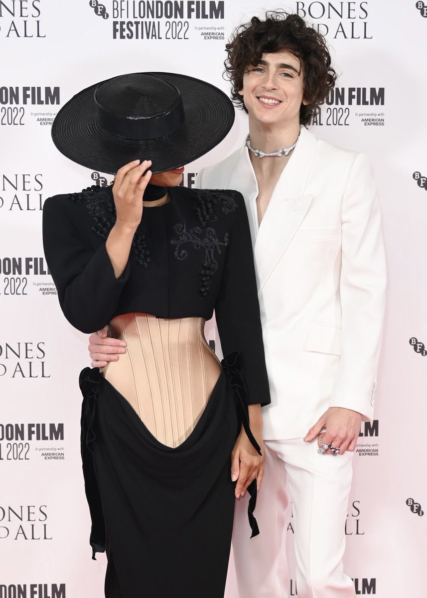 tchalametupdate's tweet photo. Timothée Chalamet and Taylor Russell at the #BonesAndAll premiere in London #LFF https://t.co/8NL5yctXlE