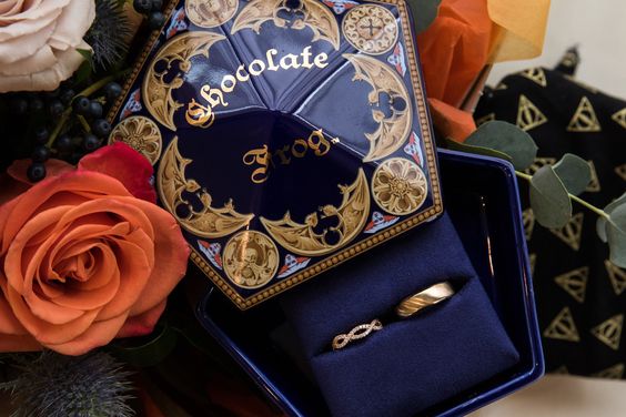 ㅤ

dengan mengasihi pasangan tanpa awal, juga tanpa akhir.”

“Baik, saya persilahkan kepada kedua mempelai untuk saling menyematkan cincin pada jari manis pasangannya sebagai tanda cinta kasih dan kesetiaan.”

( <a href="/caffelaite/">Aiden</a> &amp; <a href="/mahrahasa/">𝘼𝙏𝙃𝘼𝙔𝘼 𝙅𝙐𝙉𝙉𝘼.</a> )

ㅤ