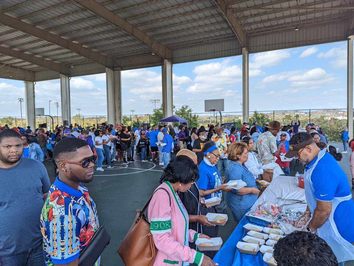 MetroCircuit's tweet photo. It's always a great Day in the land of golden sunshine! #TSUHOMECOMING2022 #backinstrideagain https://t.co/eCZ68MjYSx