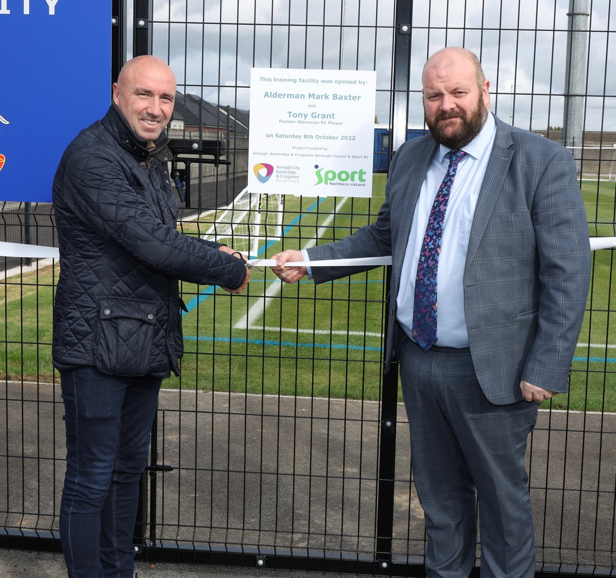 Glenavon_FC's tweet image. This afternoon, we officially unveiled our new training pitch, located in the Hospital End of the ground.

READ ⤵️
glenavonfc.com/2022/10/08/gle…