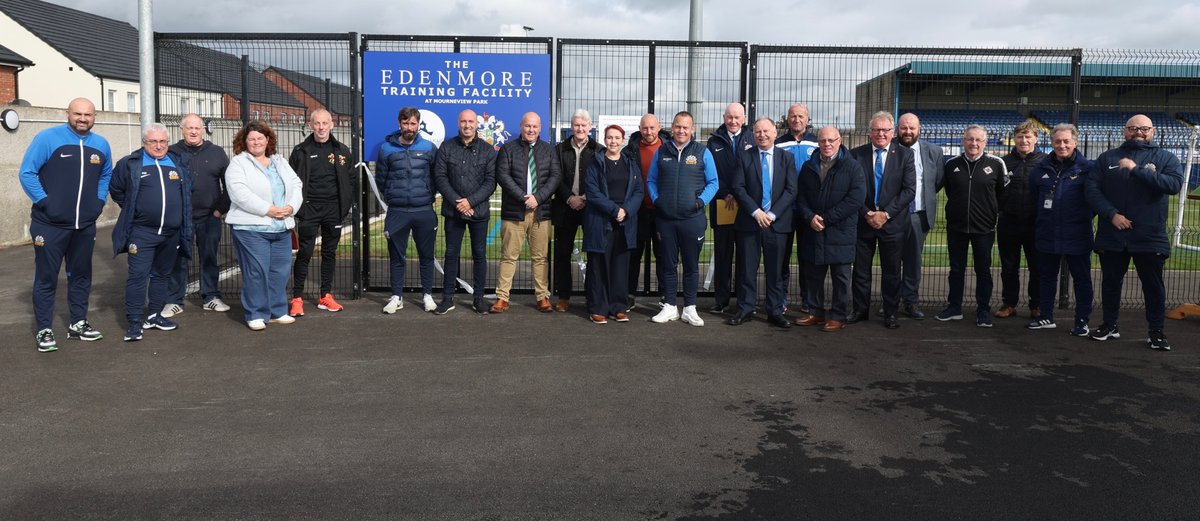 Glenavon_FC's tweet image. This afternoon, we officially unveiled our new training pitch, located in the Hospital End of the ground.

READ ⤵️
glenavonfc.com/2022/10/08/gle…
