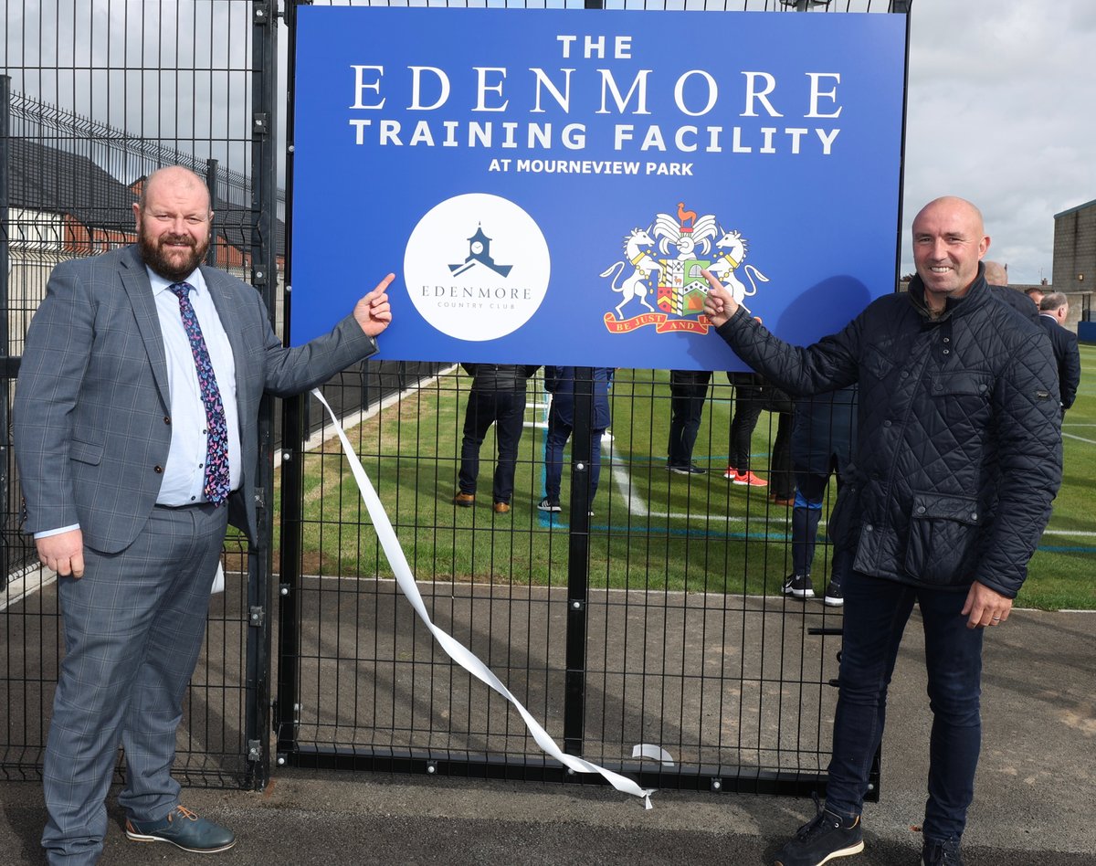 Glenavon_FC's tweet image. This afternoon, we officially unveiled our new training pitch, located in the Hospital End of the ground.

READ ⤵️
glenavonfc.com/2022/10/08/gle…
