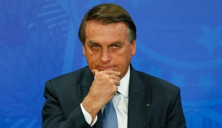 AcervoCharts's tweet photo. Bolsonaro chamou os nordestinos de analfabetos mas olha só como ele escreve “Círio de Nazaré” 🤷🏻‍♂️ https://t.co/buCiwqWniV