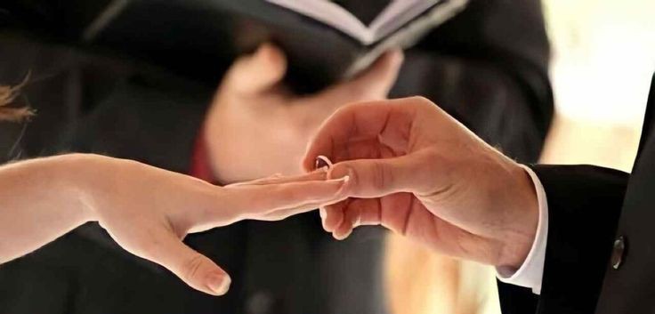 <a href="/sirhosu/">𝗚𝗶𝗯𝗿𝗮𝗻.</a> ㅤ

Jari tangan si yang lebih tua mengambil cincin ‘tuk disematkan pada jari manis milik Athaya. “Jangan gugup saat pasang cincin ke gua, yang. Kalau jatuh kamu yang cari.” Masih sempat menggoda.

> <a href="/mahrahasa/">𝘼𝙏𝙃𝘼𝙔𝘼 𝙅𝙐𝙉𝙉𝘼.</a>

ㅤ