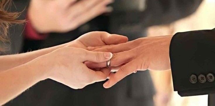 <a href="/caffelaite/">Aiden</a> <a href="/sirhosu/">𝗚𝗶𝗯𝗿𝗮𝗻.</a> ⠀⠀⠀Mengerucutkan bibirnya saat sedang digoda. “Masa nggak dibantu? Cincinnya aku jatuhin juga nanti biar cari bareng.” Jeriji tangan menggamit cincin yang telah disiapkan sejak jauh-jauh hari bersama Aiden. Kemudian, menyematkan pada jari manis milik Aiden.