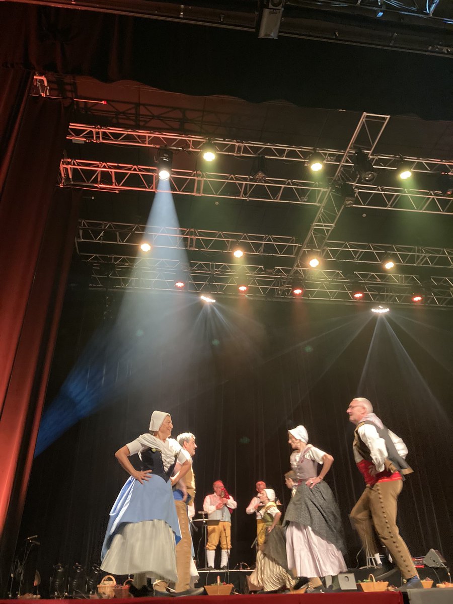 Avec <a href="/jpabelin/">Jean-Pierre ABELIN</a> festival de folklore organisé par les Amis du Vieux Poitou <a href="/Chatellerault86/">VilleChatellerault</a>, soutenu par le <a href="/departement86/">Département de la Vienne</a>.