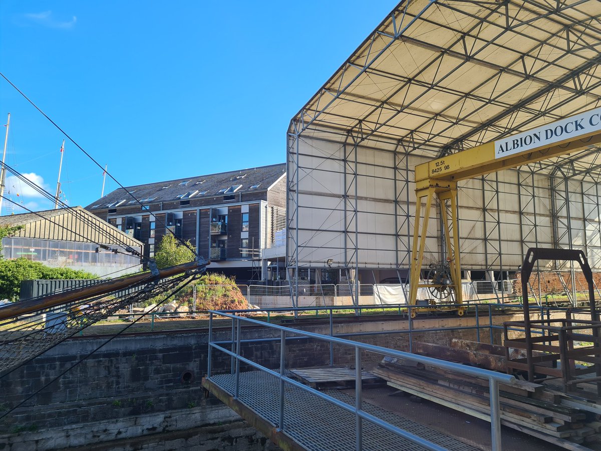 clogette's tweet image. Albion Dock and McArthur&apos;s Yard. Old and new side by side. Lovely day for a harbourside stroll today, haven&apos;t done that for months!