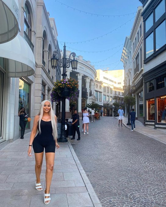 Bimbo in Beverly Hills 🇺🇸👑 https://t.co/gJ08baC9AV