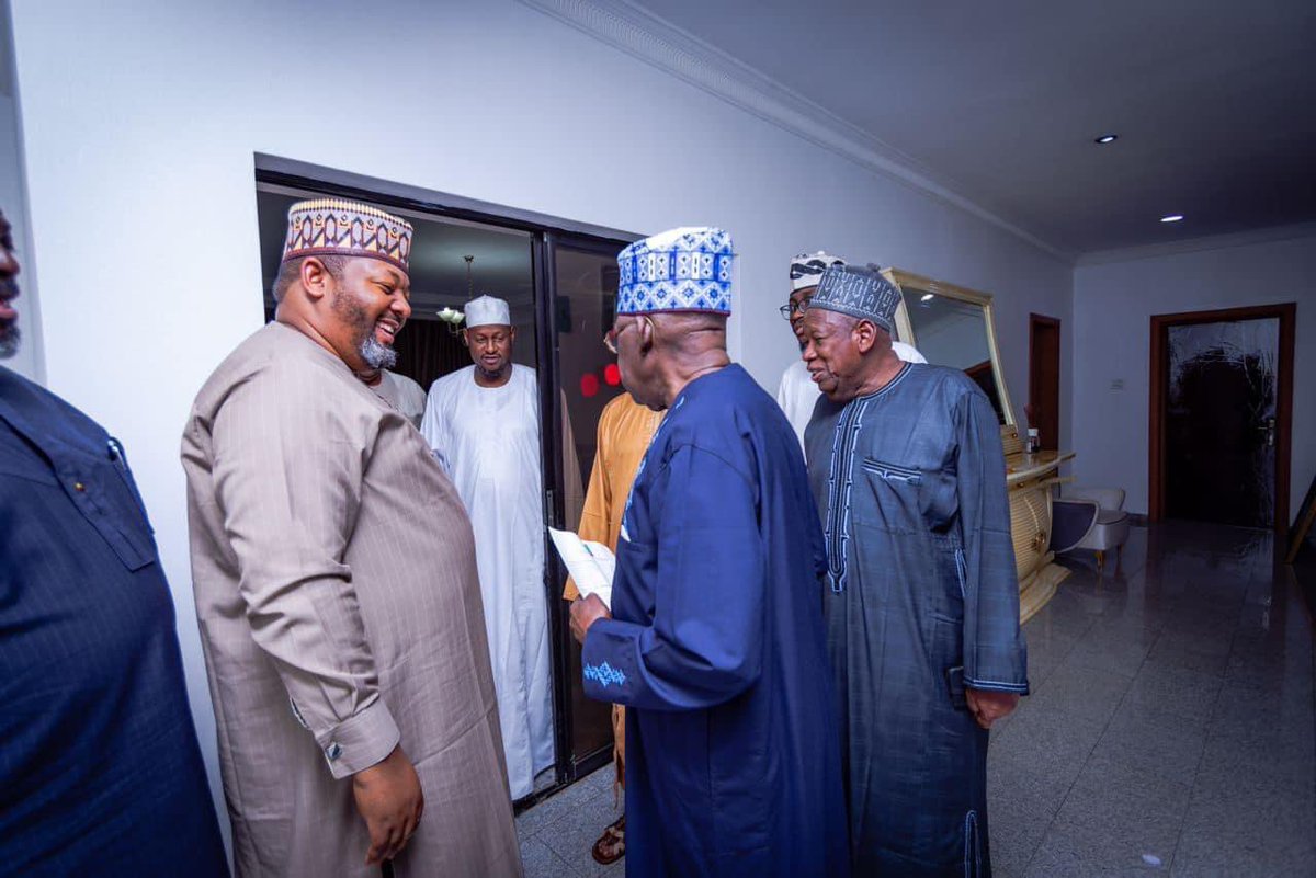 dikko_radda's tweet image. Last night, I joined the Governor of Kano State, Dr. Abdullahi Umar Ganduje, Senator Kabiru Gaya, and @IsmaeelAhmedB to welcome our Presidential Candidate, Sen. @officialABAT, after a short trip abroad.