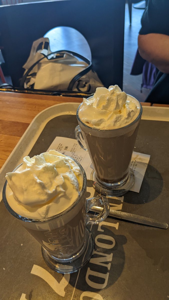bexrayed's tweet photo. @CostaCoffee not much of an autumn treat when you have to ask for the cream to be added to you hazel maple latte, you watch the server tip half the coffee away to fit some cream in and then they slop it onto a tray minus sprinkles. Doesn't look as advertised https://t.co/U74uTBzbag