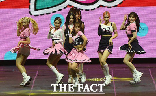 BARBIEHlYYlH's tweet photo. HIYYIH SERVE WITH THAT CHEERLEADER OUTFIT #HUENING_BAHIYYIH #휴닝바히에 https://t.co/wwAmITS3Mu