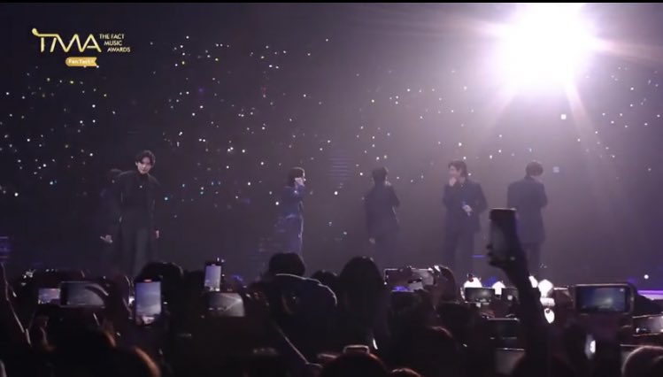 sugasrelated's tweet photo. MEU DEUS QUE PERFORMANCES LINDAS FOR YOUTH FOI A CEREJA DO BOLO SIMPLESMENTE A COISA MAIS LINDA DO MUNDO #BTSOnTMA2022 https://t.co/QzqOLyLZBm