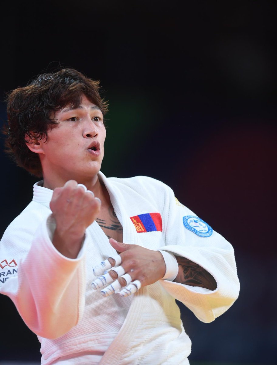 Дэлхийн аварга Ц.Цогтбаатар дүүдээ баяр хүргэе. 🇲🇳