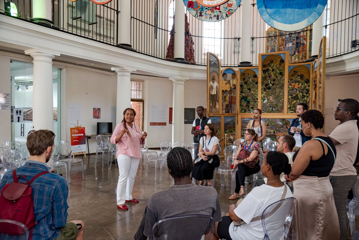 IFParis's tweet photo. #NotreFutur - 🔴 En direct de Johannesburg, où le Forum se poursuit : ateliers participatifs, déambulations, débats sur la démocratie, discussions interactives sur l'exercice de la citoyenneté numérique… Autant de sujets passionnants qui animent cette deuxième journée ! https://t.co/U05DXFlmk6