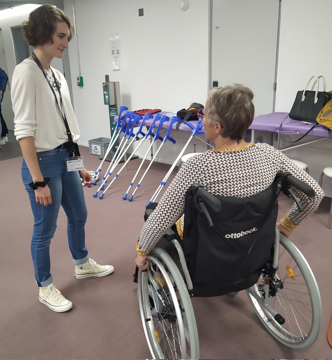AlletLara's tweet photo. En action lors des Portes Ouvertes. Filière Physiothérapie Leukerbad. HES-SO Valais Wallis https://t.co/Qsp3qo26NK
