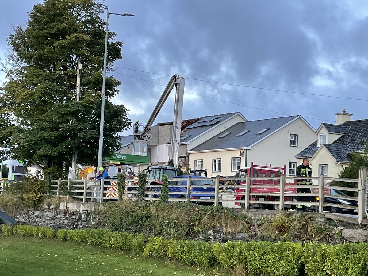 BREAKING: The death toll from the explosion at a petrol station in County Donegal has risen to 10: 4 men, 3 women, 2 teenagers and a primary school child.