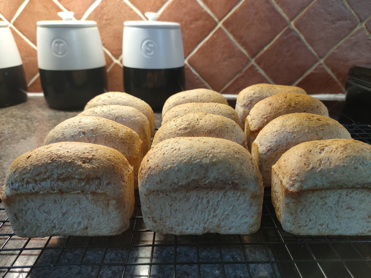 Emmalooker's tweet photo. Mini wholemeal loaves fresh out of the oven. Made with @Cogglesford stoneground wholemeal flour 😋🍞
@heartoflincs https://t.co/VmuJpD49R0