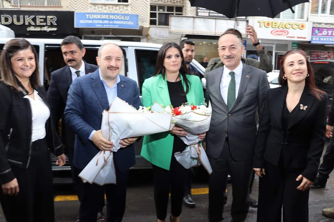 baskansaygili71's tweet photo. Sanayi ve Teknoloji Bakanımız Mustafa Varank, AK Parti Genel Başkan Yardımcımız Jülide Sarıeroğlu ve beraberindeki heyeti Belediyemizde misafir ettik. 

Şehrimizde planladığımız proje ve çalışmalar hakkında  bilgi verdik. 
@varank @jsarieroglu 
⤵️ https://t.co/SKJVS5pQZo