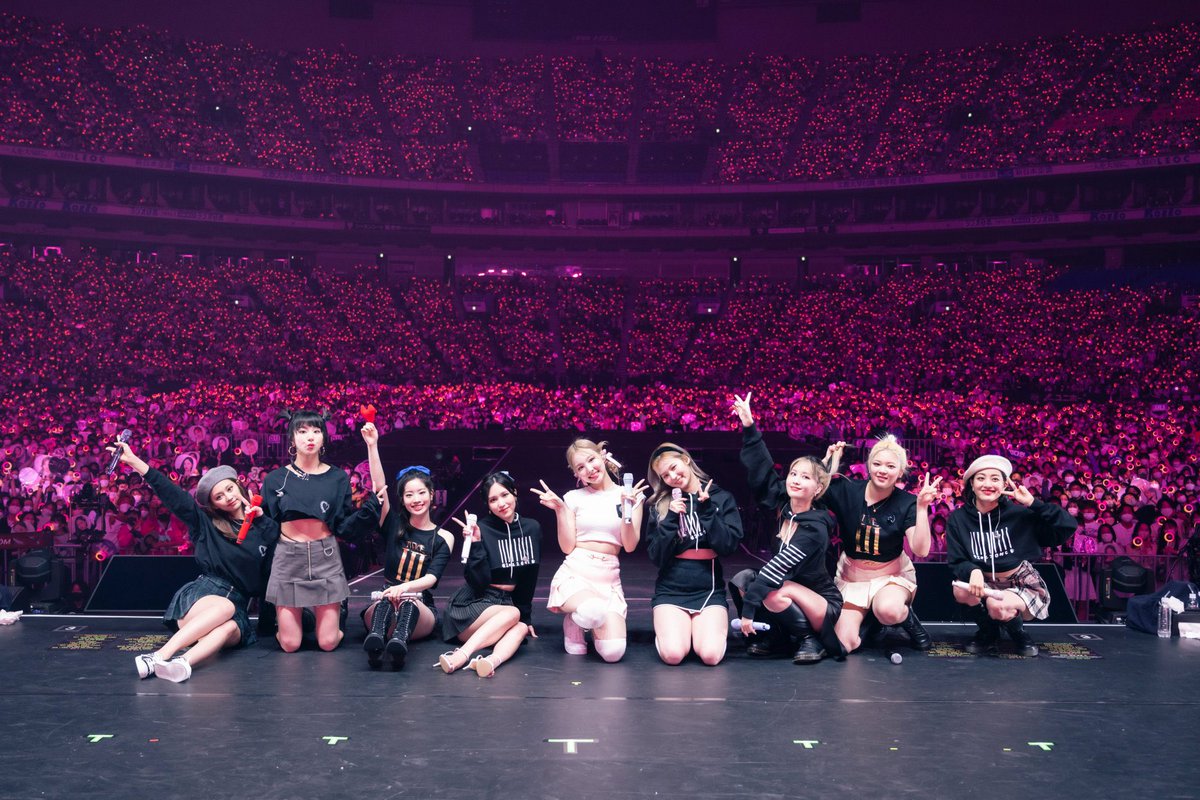 imyeonnz's tweet photo. concert                                      fanmeeting https://t.co/lKncEOgbUh