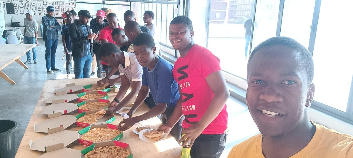 Developers and pizza 😂😂💪🏽