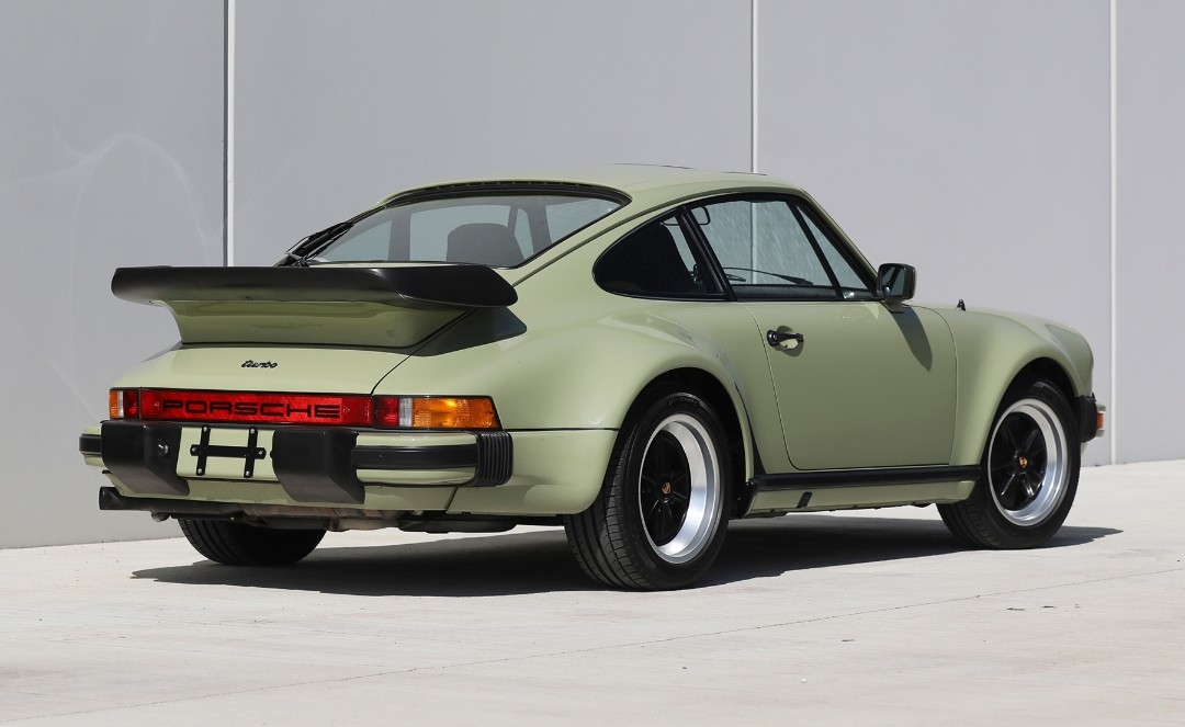 PorscheCIub's tweet photo. Paint-to-Sample Mercedes-Benz Caledonia Green 930 Turbo https://t.co/2otIRN7gVl